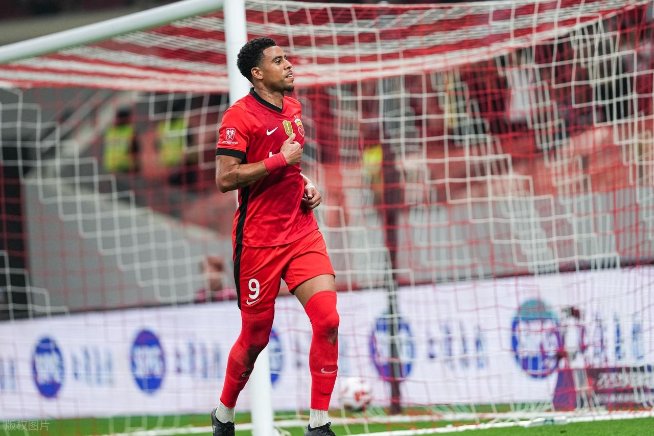 赛程信息-上港中锋离队后敲定新东家，本赛季将为河南队出战中超，引发热议