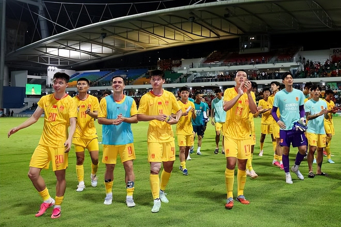 官方首页-2对手均没赢 国足险胜新加坡获3.25分 FIFA排名升至第92+亚洲第13|泰国队|塞尔吉尼奥|中国男足|谢文能|黄嘉辉_新浪体育_新浪新闻